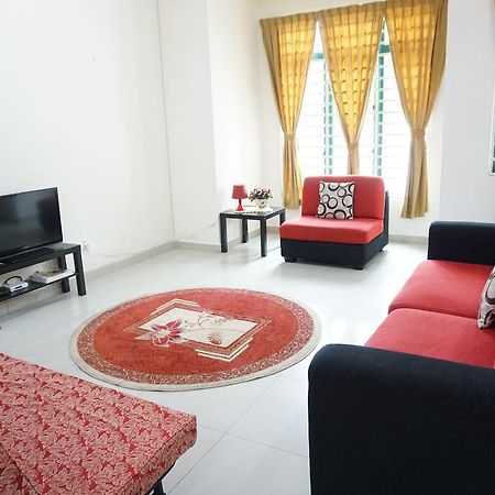 Warisan Indah Homestay Klia 1 Melayu Sahaja Sepang Esterno foto