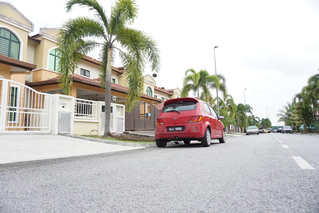 Warisan Indah Homestay Klia 1 Melayu Sahaja Sepang Esterno foto
