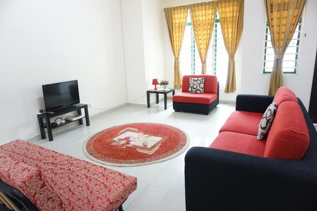Warisan Indah Homestay Klia 1 Melayu Sahaja Sepang Esterno foto