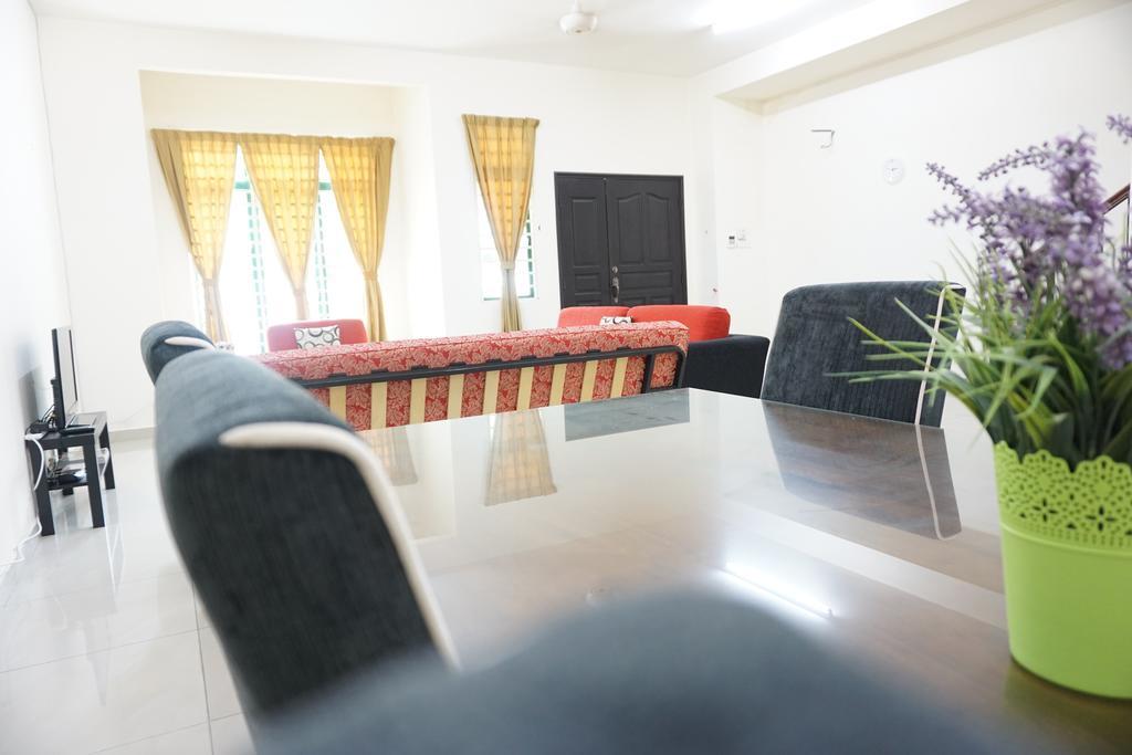 Warisan Indah Homestay Klia 1 Melayu Sahaja Sepang Esterno foto